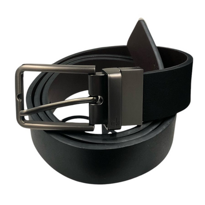 Schwarzer Ledergürtel mit austauschbarer Doppelschnalle